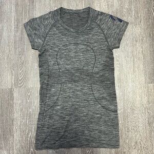 Lululemon Peloton Swiftly Tech Short Sleeve Shirt Gray size 6 tee shirt